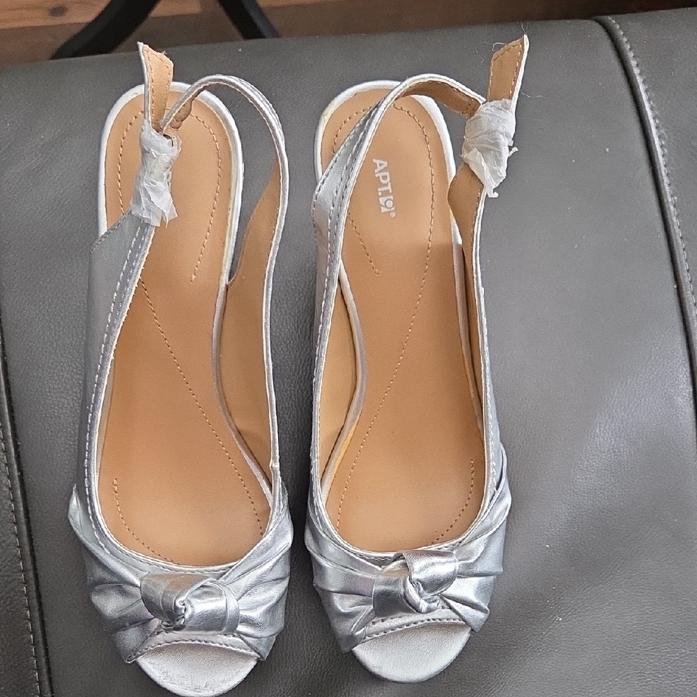 Apt. 9 Women's Metallic Silver Knotted Heels